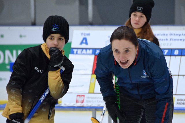 Drugi dzień zmagań w curlingu