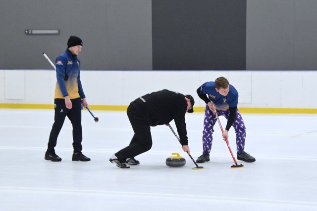 Drugi dzień zmagań w curlingu