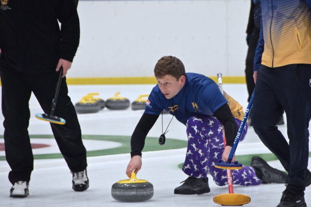 Drugi dzień zmagań w curlingu