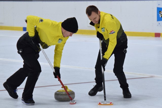 Drugi dzień zmagań w curlingu