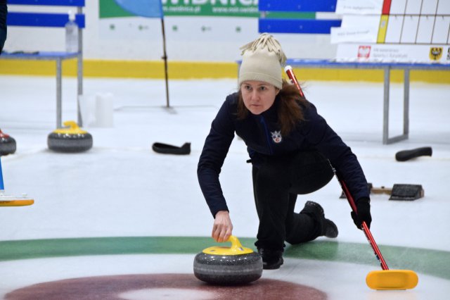 Drugi dzień zmagań w curlingu