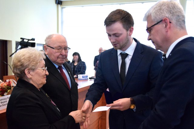 Nauczyciel „Kasprowicza”, prof. Michał Ossowski, z tytułem Zasłużony dla Województwa Dolnośląskiego