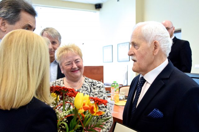 Nauczyciel „Kasprowicza”, prof. Michał Ossowski, z tytułem Zasłużony dla Województwa Dolnośląskiego