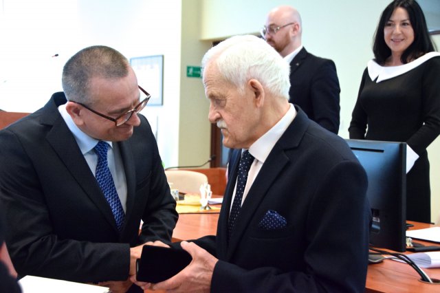 Nauczyciel „Kasprowicza”, prof. Michał Ossowski, z tytułem Zasłużony dla Województwa Dolnośląskiego