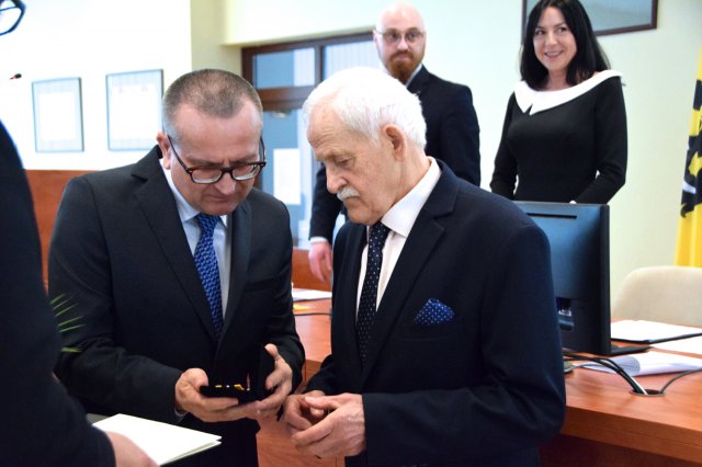 Nauczyciel „Kasprowicza”, prof. Michał Ossowski, z tytułem Zasłużony dla Województwa Dolnośląskiego