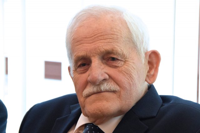 Nauczyciel „Kasprowicza”, prof. Michał Ossowski, z tytułem Zasłużony dla Województwa Dolnośląskiego