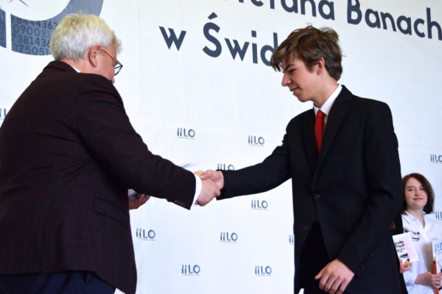 Ostatnia prosta przed egzaminem dojrzałości. Maturzyści Banacha zakończyli rok szkolny