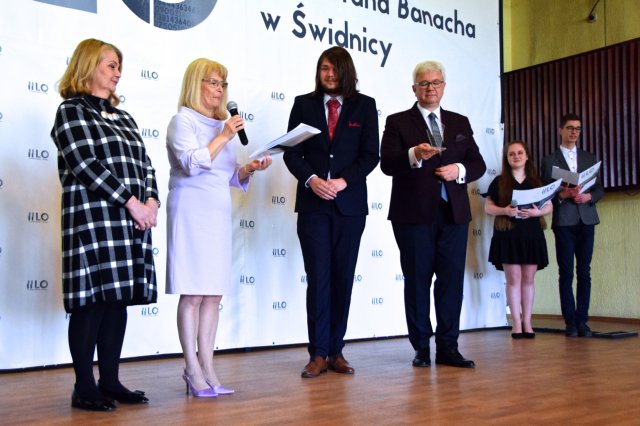 Ostatnia prosta przed egzaminem dojrzałości. Maturzyści Banacha zakończyli rok szkolny