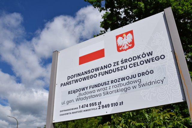 Dobiega końca układanie nawierzchni na ul. Sikorskiego