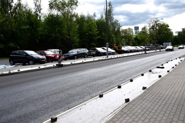 Dobiega końca układanie nawierzchni na ul. Sikorskiego