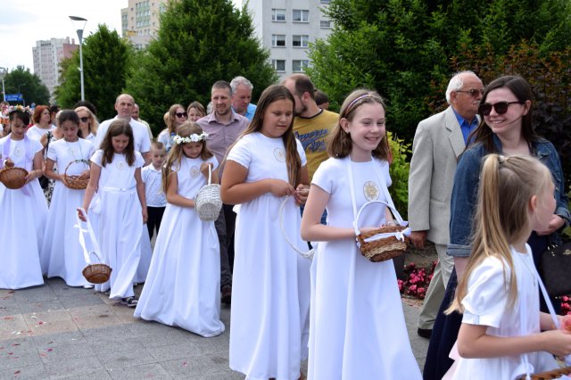 Uroczystość Bożego Ciała na Osiedlu Młodych w Świdnicy