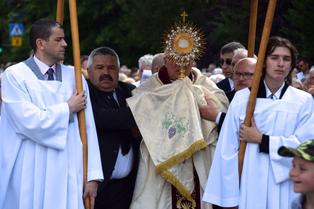 Uroczystość Bożego Ciała na Osiedlu Młodych w Świdnicy