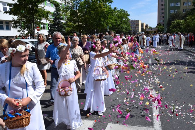 Uroczystość Bożego Ciała na Osiedlu Młodych w Świdnicy