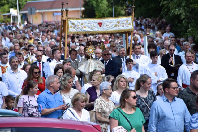 Uroczystość Bożego Ciała na Osiedlu Młodych w Świdnicy