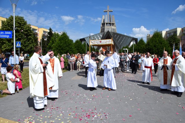 Uroczystość Bożego Ciała na Osiedlu Młodych w Świdnicy