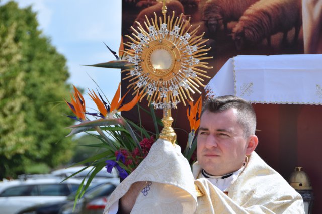 Uroczystość Bożego Ciała na Osiedlu Młodych w Świdnicy