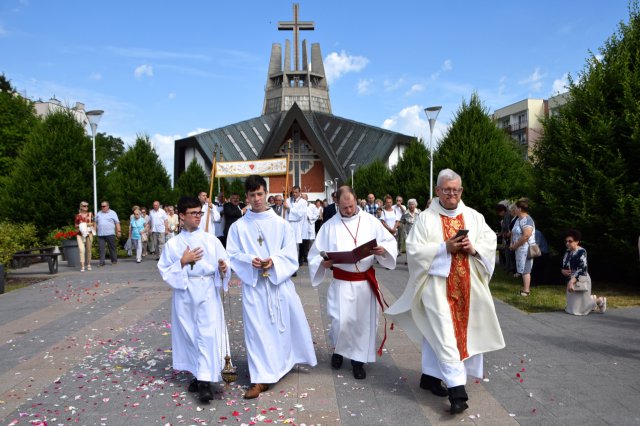 Uroczystość Bożego Ciała na Osiedlu Młodych w Świdnicy