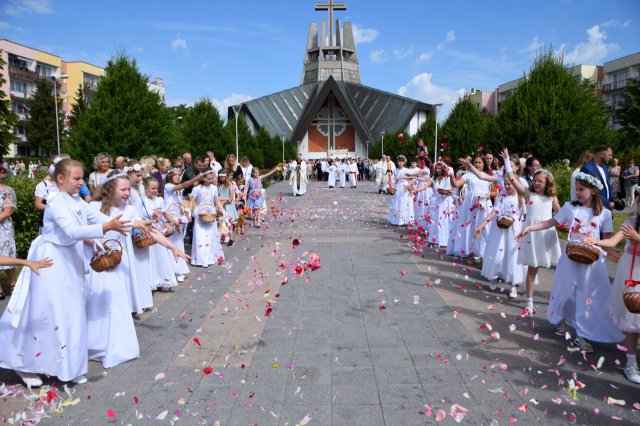 Uroczystość Bożego Ciała na Osiedlu Młodych w Świdnicy