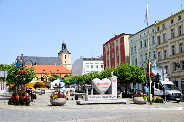 Truskawkowa niedziela i Giełda Minarałów na strzegomskim Rynku