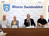 Zlot Pojazdów Zabytkowych w Świebodzicach - konferencja prasowa