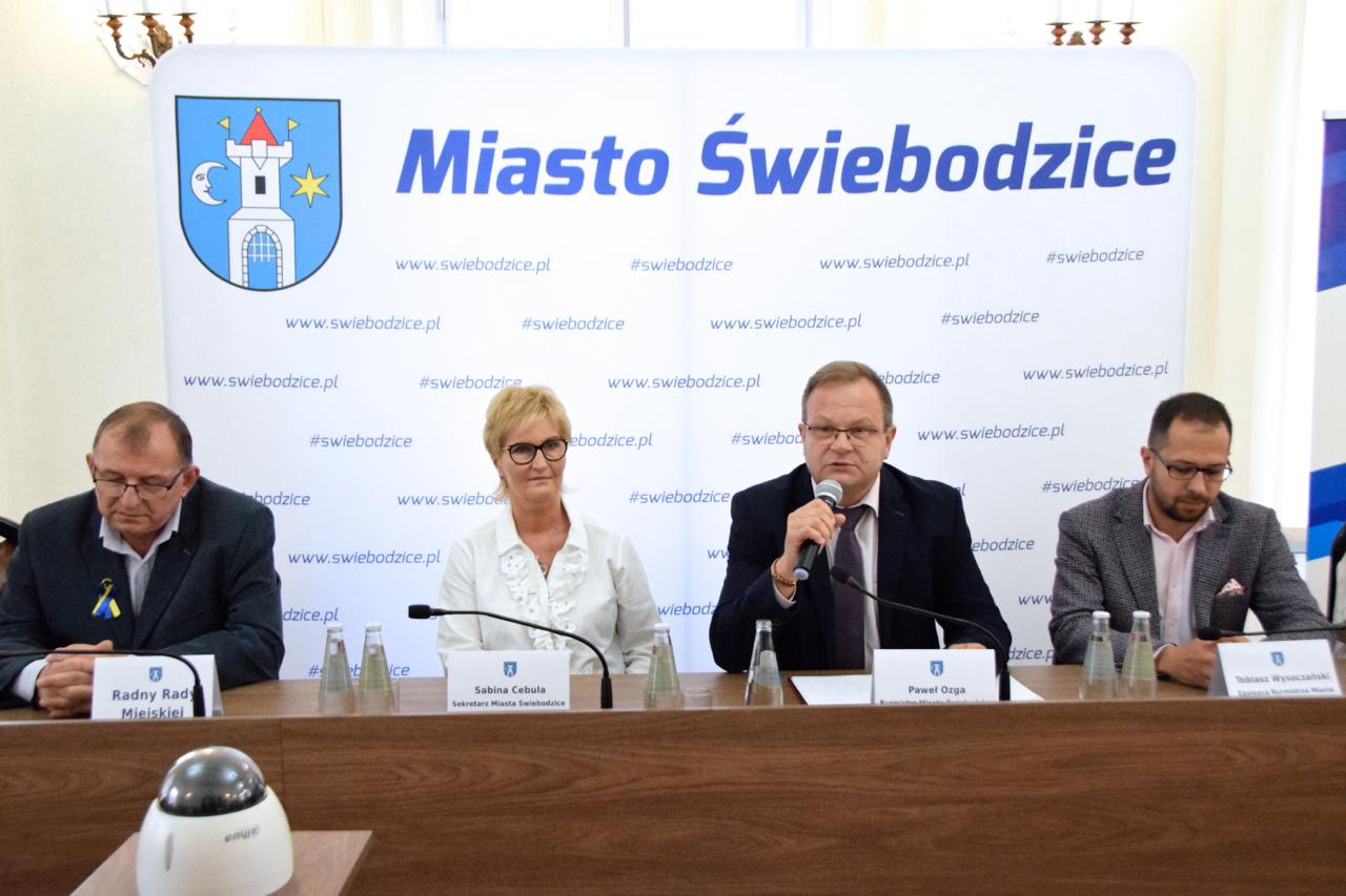 Współpracy Rady Miejskiej z Miastem Świebodzice i Burmistrzem Miasta - konferencja prasowa