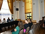 Spotkanie burmistrza z rodzicami w sprawie przedszkola Koniczynka w Świebodzicach