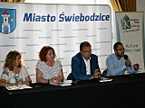 Spotkanie burmistrza z rodzicami w sprawie przedszkola Koniczynka w Świebodzicach