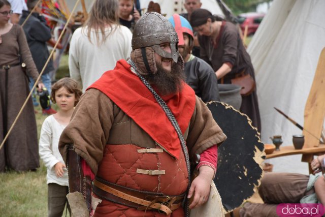 [FOTO] Tłumy na Jarmarku Średniowiecznym w Wierzbnej