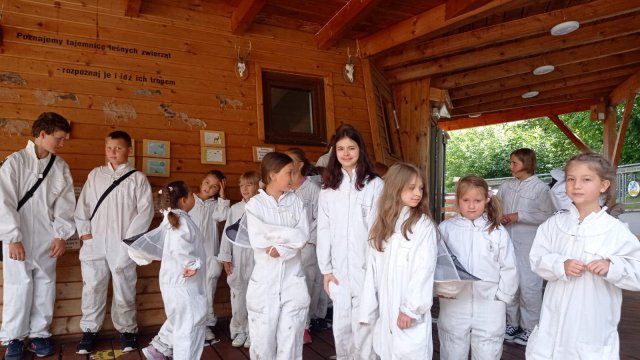 Wakacje z gminą Świdnica: Wizyta w Leśnej Szkole w Bielawie