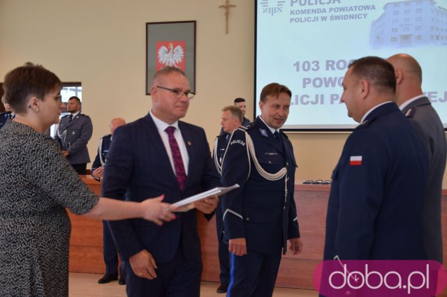 [FOTO] Uroczyste obchody Święta Policji z awansami i nagrodami
