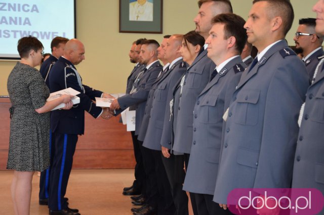 [FOTO] Uroczyste obchody Święta Policji z awansami i nagrodami