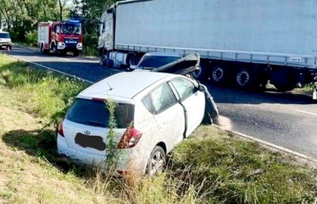 Zderzenie trzech samochodów. Jedna osoba trafiła do szpitala