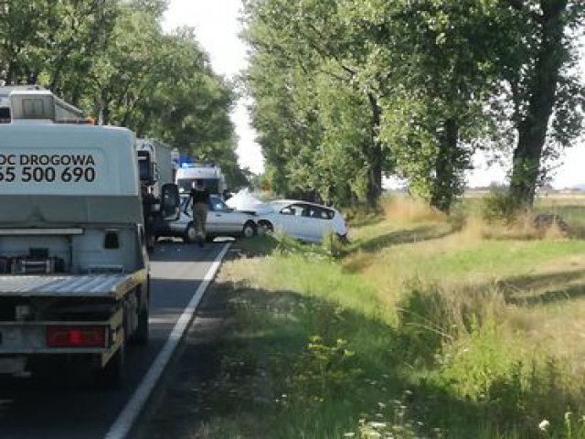 Zderzenie trzech samochodów. Jedna osoba trafiła do szpitala