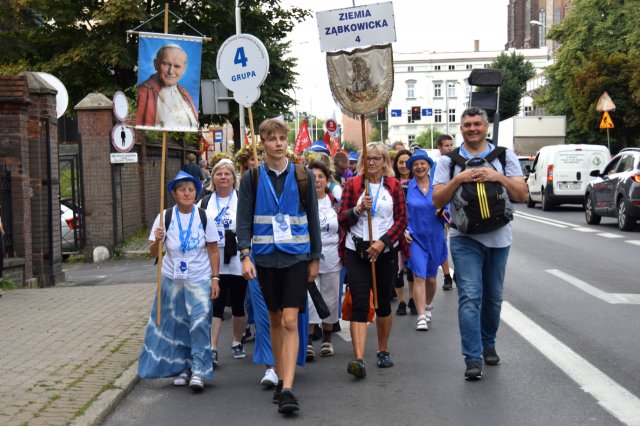 Wyruszyła XIX Piesza Pielgrzymka Diecezji Świdnickiej na Jasną Górę 