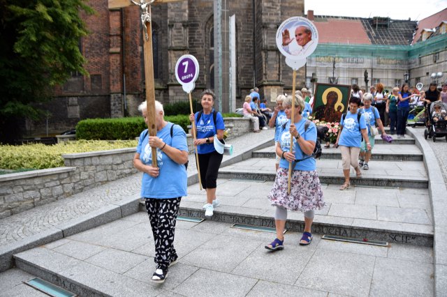 Wyruszyła XIX Piesza Pielgrzymka Diecezji Świdnickiej na Jasną Górę 