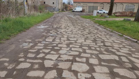 Droga w Szczepanowie po dawnym PGR do remontu
