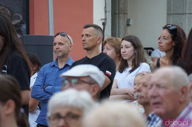 [FOTO] Barwny korowód na strzegomskim rynku. Trwa XXX Międzynarodowy Festiwal Folkloru w Strzegomiu