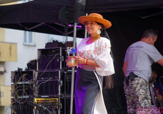 [FOTO] Barwny korowód na strzegomskim rynku. Trwa XXX Międzynarodowy Festiwal Folkloru w Strzegomiu