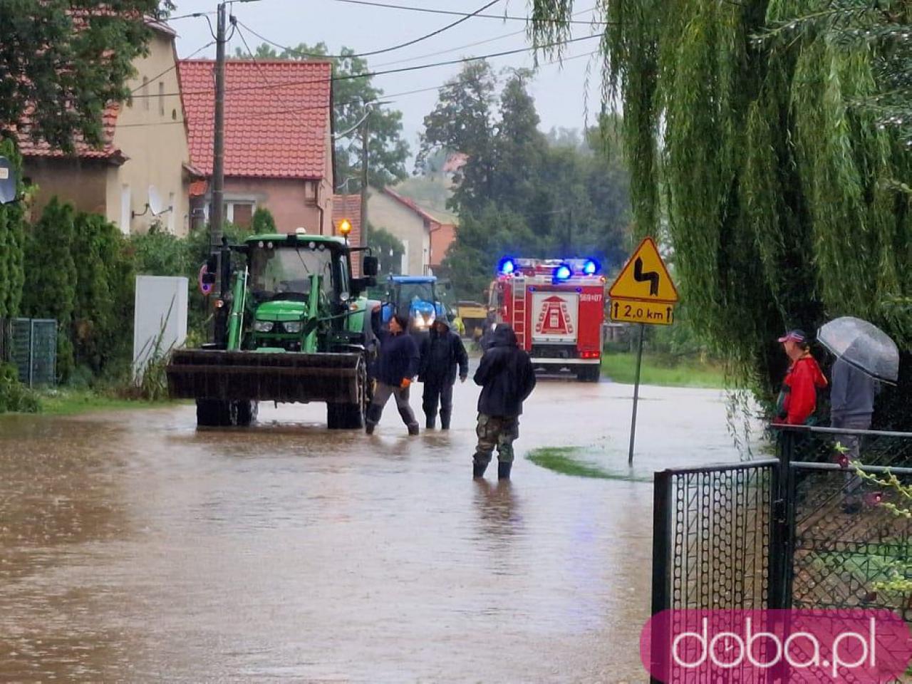 [FOTO] Na terenie powiatu świdnickiego nadal obowiązuje alert hydrologiczny