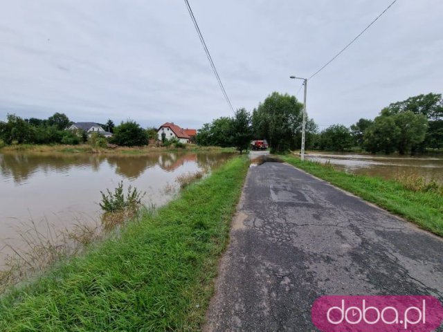 [FOTO] Zalane drogi i podtopienia w gminie Świdnica
