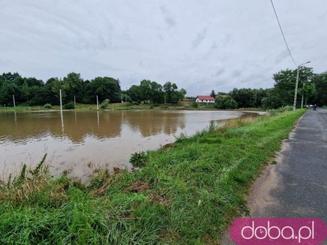 [FOTO] Zalane drogi i podtopienia w gminie Świdnica