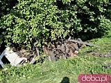 [FOTO] Groźny wypadek na trasie Siodłkowice – Dobromierz. Pasażerowie zostali zakleszczeni w zgniecionym samochodzie