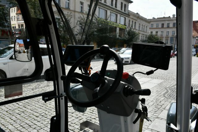 [FOTO] Świebodzice mają ekologiczną zamiatarkę 
