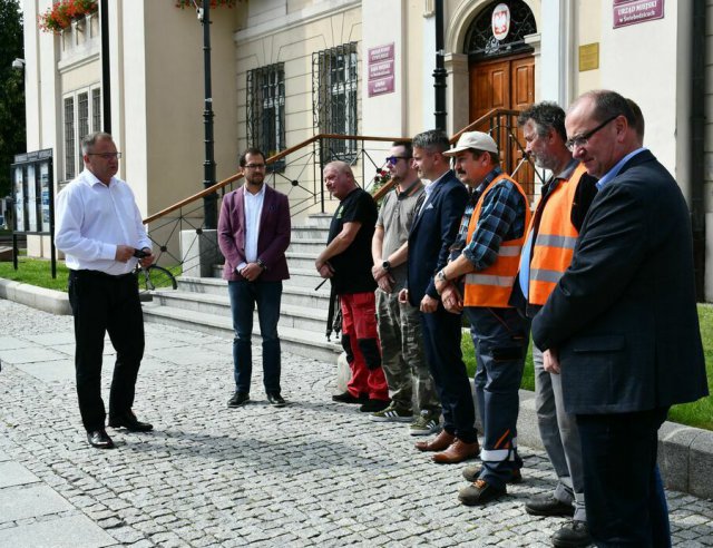 [FOTO] Świebodzice mają ekologiczną zamiatarkę 