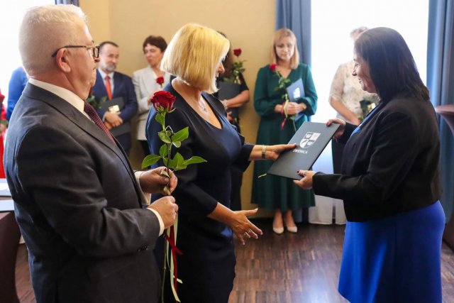 Nagrodzono świdnickich nauczycieli