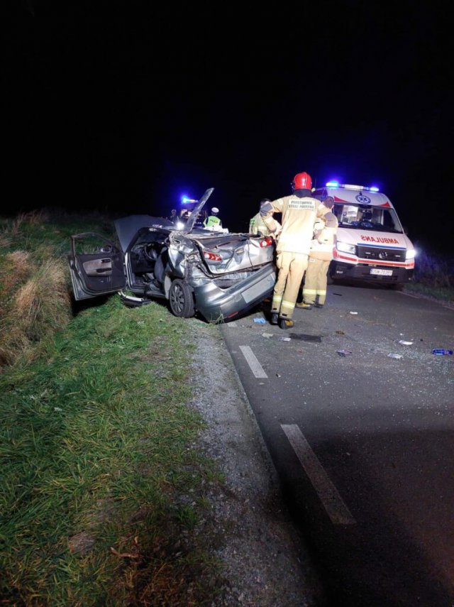 [FOTO] Poważny wypadek między Jaworzyną Śląską a Piotrowicami. Jedna osoba w szpitalu