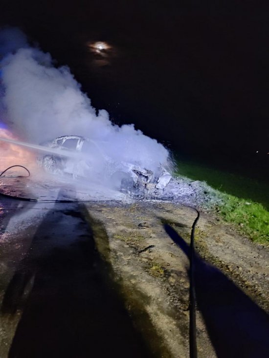 [FOTO]  Spłonął samochód osobowy