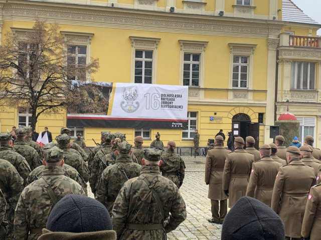 „Terytorialsi” złożyli uroczystą przysięgę na świdnickim Rynku