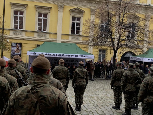 „Terytorialsi” złożyli uroczystą przysięgę na świdnickim Rynku