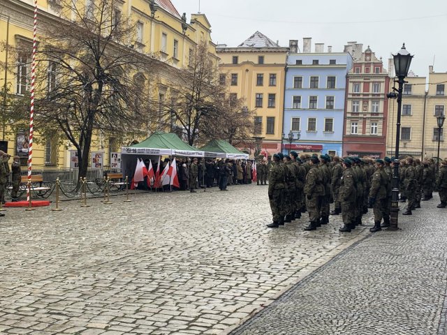 „Terytorialsi” złożyli uroczystą przysięgę na świdnickim Rynku